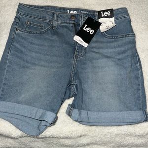 LEE mid rise short size 6